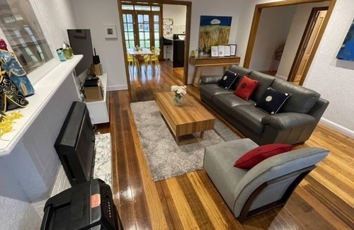 Mentone House | Spacious and cozy 3 bedroom home