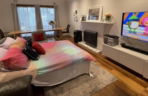 Mentone House | Spacious and cozy 3 bedroom home