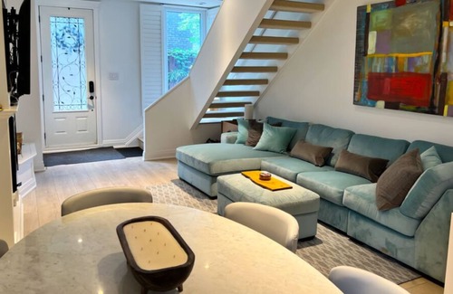 Riverside House | Spacious and Cozy 3-Bed, 2-Bath Residence in Toronto, ON