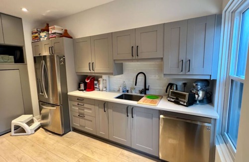 Riverside House | Spacious and Cozy 3-Bed, 2-Bath Residence in Toronto, ON