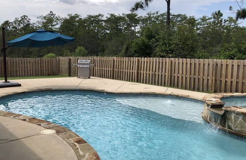 Gulf Breeze House | SPACIOUS and COZY 4 bedroom home w pool & spa