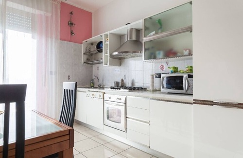 Bolognina Apartment | Spacious and cozy Apartment-5th floor with elevator. With private parking space