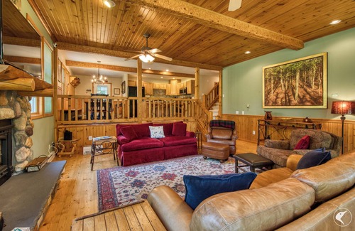 Lake Placid House | Spacious and Elegance Townhome, Walk to Town, Pool, Beach!