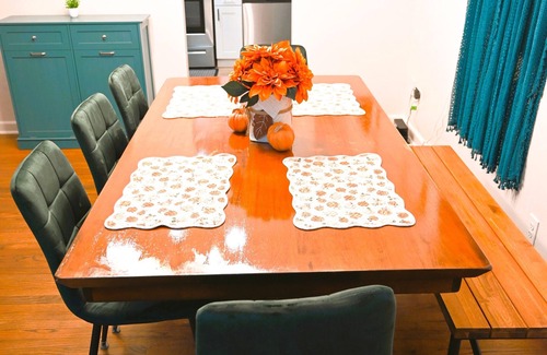 Lakewood House | Spacious and enjoyable 3-bedroom home in a family oriented quiet neighborhood.