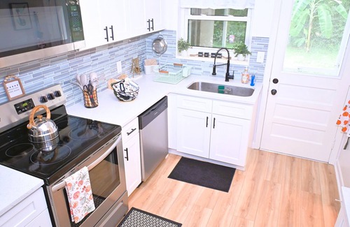 Lakewood House | Spacious and enjoyable 3-bedroom home in a family oriented quiet neighborhood.