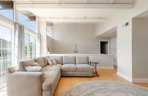 Thousand Oaks Villa | Spacious and Exclusive Oasis 6BR 3BA