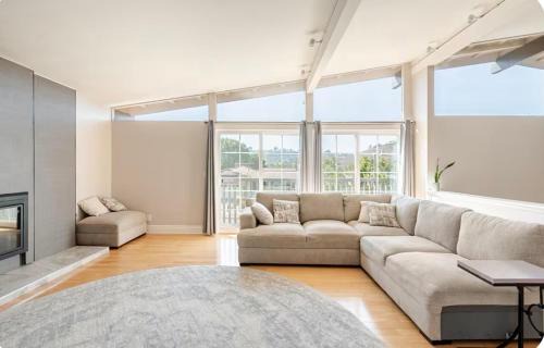 Thousand Oaks Villa | Spacious and Exclusive Oasis 6BR 3BA