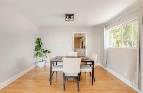 Thousand Oaks Villa | Spacious and Exclusive Oasis 6BR 3BA