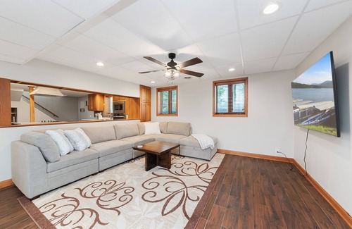 Fox Valley House | Spacious and family friendly getaway. 8 mins from Chicago Premium Outlet Mall.