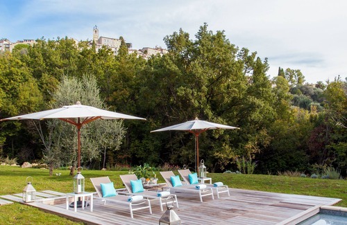 Chateauneuf-Grasse Villa | Spacious and Modern 4 Bedroom