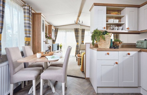 Axminster House | Spacious and luxurious 12-foot-wide caravan with one double and one twin.
