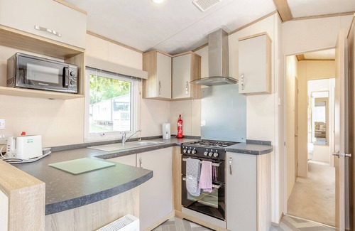Axminster House | Spacious and luxurious 12ft-wide caravan with one double and one twin.
