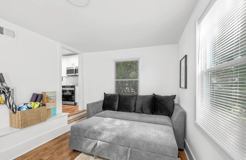 Charlotte House | Spacious and Modern 4 Bedroom, 2 Bathroom Home in the Heart of CLT