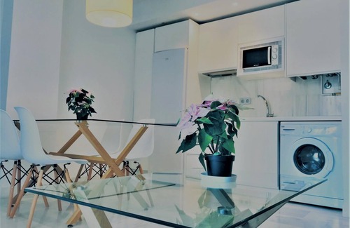 Centro - Sagrario Apartment | Spacious and modern Apartment with free parking in the heart of Granada 5