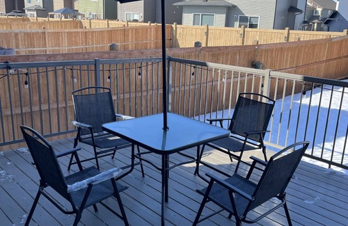 Southeast Edmonton House | Spacious and Modern Full house in SW Edmonton, close 2 Airport nd Calgary trail