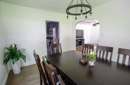 Baker Street House | Spacious and Modern for the whole family to enjoy.