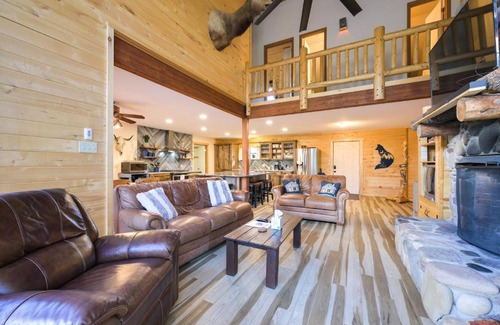 Pagosa Springs House | Spacious and Quiet Pagosa Springs Cabin with Deck!