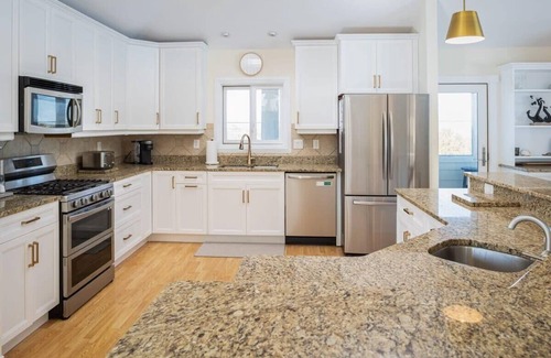 Ocean Sands House | Spacious and Relaxing, Beach Views, Elevator, Spa!