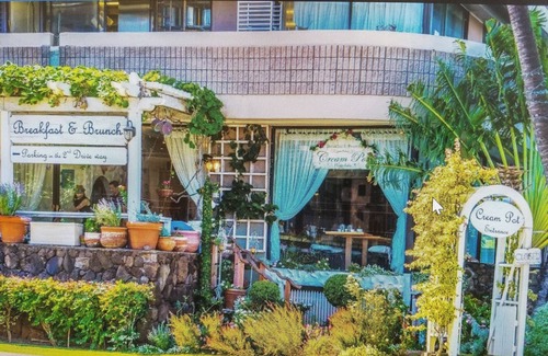 McCully - Moiliili Condo | Spacious and Renovated Waikiki Condo With Full Kitchen and Ocean Views