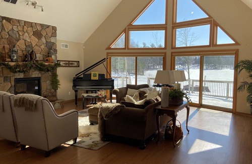 Aitkin House | Spacious and Serene Lakeside Home Sleeps 10