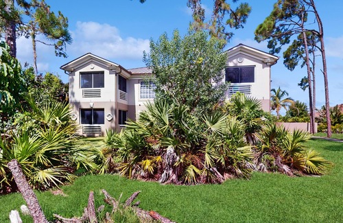 Burnt Store Marina Condo | Spacious and snowbird friendly home with W/D, close to beaches, parks and harbor