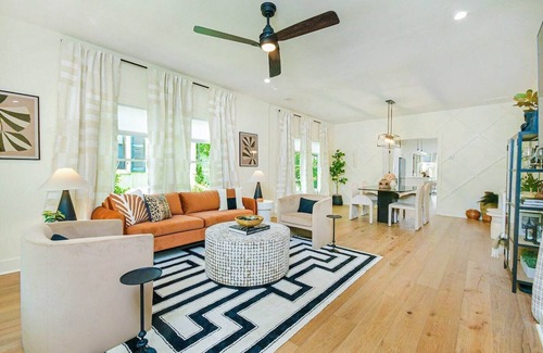 East Side House | Spacious and stylish 2BR 2.5Bath nestled in the vibrant Grant Park neighborhood
