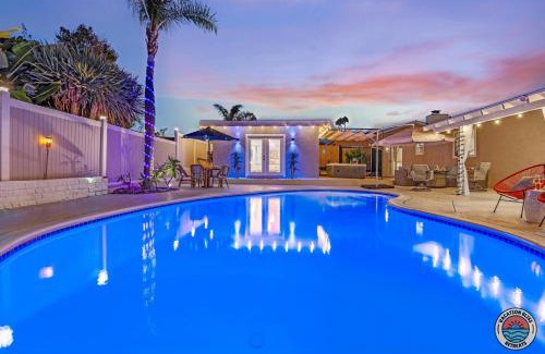 San Carlos House | Spacious and Stylish 5BR with Pool plus Guest House