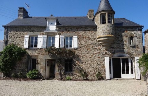 La Richardais House | Spacious and warm family home, with garden, sea view