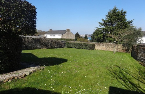 La Richardais House | Spacious and warm family home, with garden, sea view