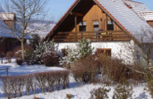 Bellersen Apartment | Spacious apartment with oven, located in the green Bruchttal