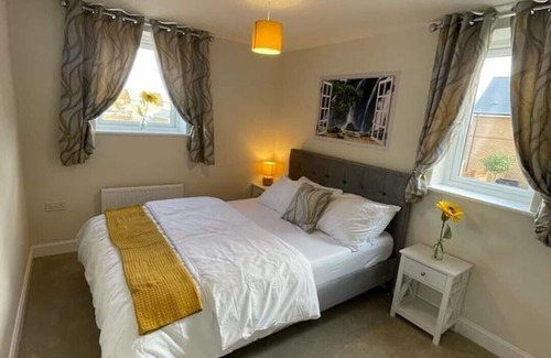 Milton Keynes Apartment | Spacious Apartment in Brooklandsn