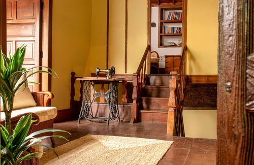 Realejo Alto Apartment | Spacious apartment in rustic 17th-century Canarian house - with pool