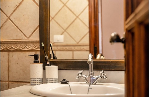 Realejo Alto Apartment | Spacious apartment in rustic 17th-century Canarian house - with pool