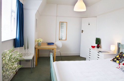 Brondesbury Park Apartment | SPACIOUS Apartment 4BR 1BA, sleep up to 9