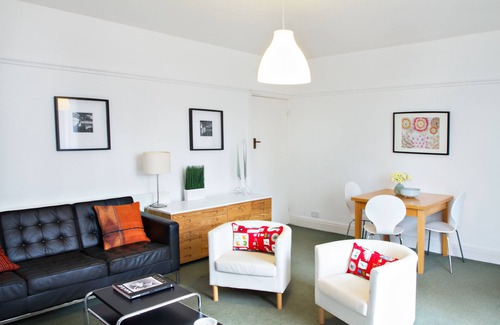 Brondesbury Park Apartment | SPACIOUS Apartment 4BR 1BA, sleep up to 9