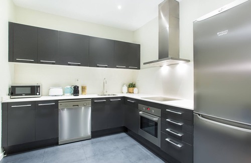 El Raval Apartment | Spacious apartment at few steps to las Ramblas, Liceu and Boqueria Market!