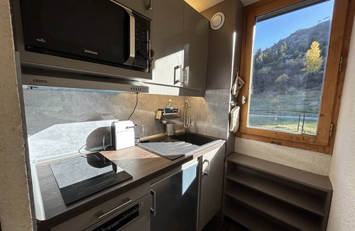 Meribel-Mottaret Apartment | Spacious apartment at the foot of the slopes with balcony, Wi-Fi and ski locker