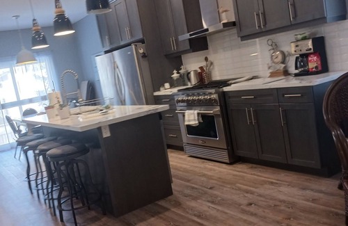Wasaga Beach Apartment | Spacious Apartment, 4 minute walk to Beach!