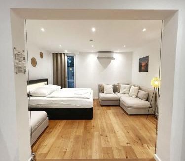 Rotherbaum Apartment | Spacious Apartment for 12 in Hamburg