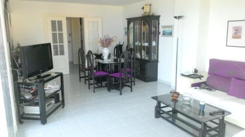 Aguilas Apartment | Spacious Apartment in Águilas with Sea View and Pool