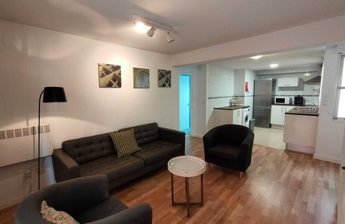 El Cabanyal Apartment | Spacious apartment in Cabanyal, 500 m from the beach, free Wifi