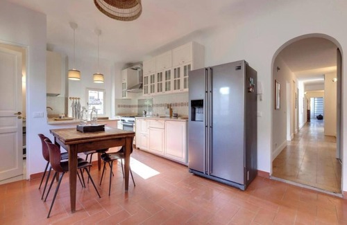 Santa Maria Novella Apartment | Spacious Apartment in the Heart of Florence – Sleeps 11