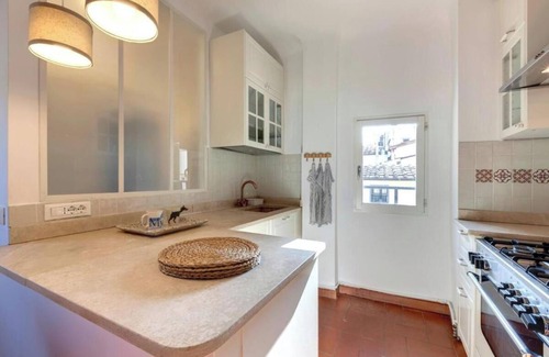 Santa Maria Novella Apartment | Spacious Apartment in the Heart of Florence – Sleeps 11