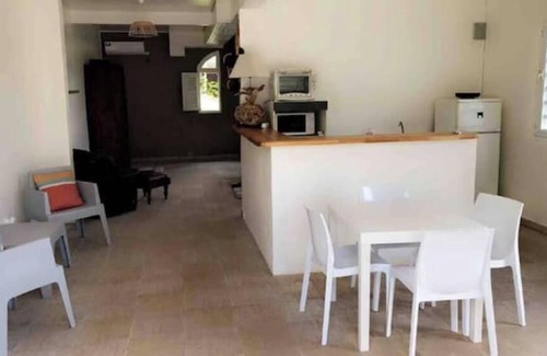 La Trinite Apartment | Spacious apartment near the sea (Garden level)