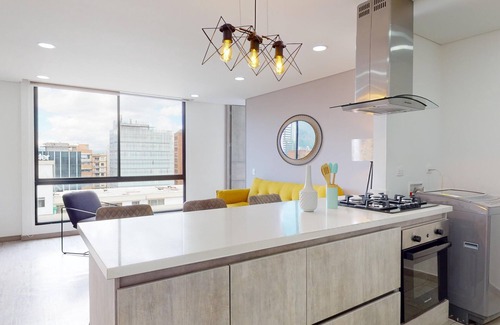Calle 100 Apartment | Spacious Apartment on 10th Floor in Bogota