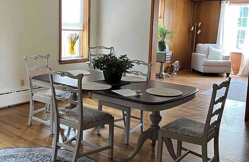 Ligonier Apartment | Spacious Apartment on the Diamond