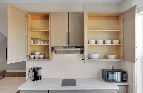 Oregon City Apartment | Spacious apartment with stunning views in Oregon City