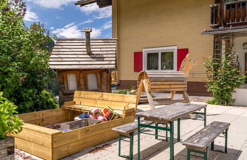 Kloesterle am Arlberg Apartment | Spacious apartment with ski storage and terrace