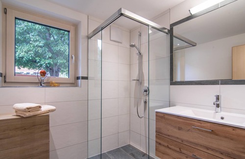 Schwendau Apartment | Spacious apartment with ski bus at the door