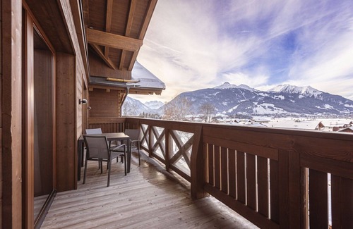 Ehrwald Apartment | Spacious apartment with shared pool